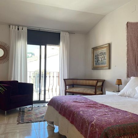 Hostal De La Placa - Hotel Boutique Кабрилс Екстериор снимка