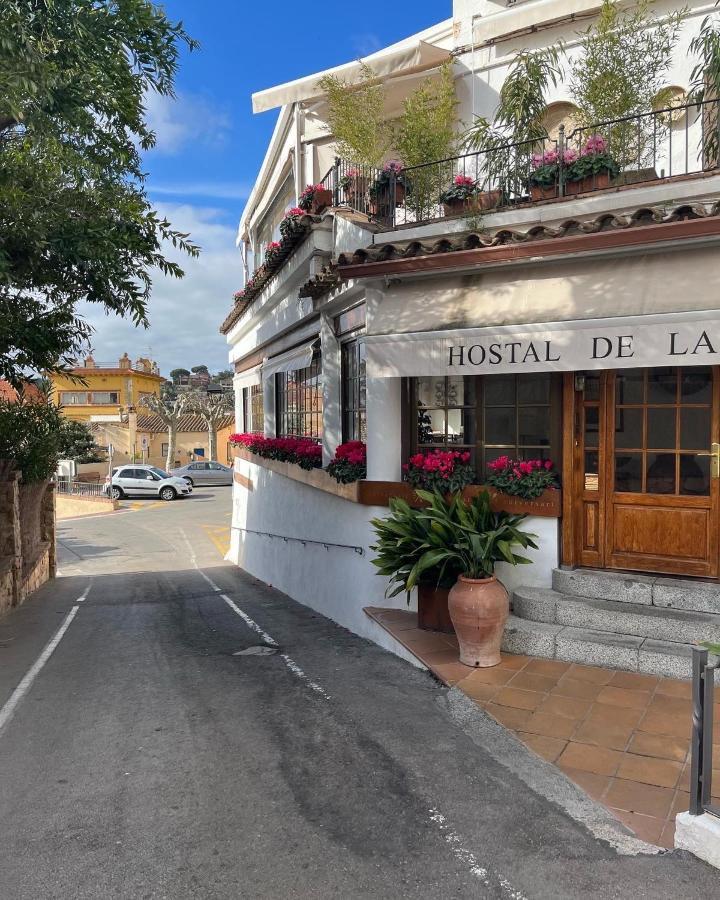 Hostal De La Placa - Hotel Boutique Кабрилс Екстериор снимка