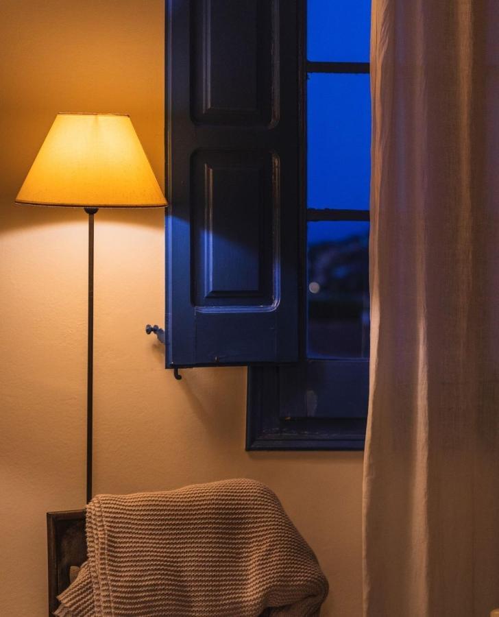 Hostal De La Placa - Hotel Boutique Кабрилс Екстериор снимка