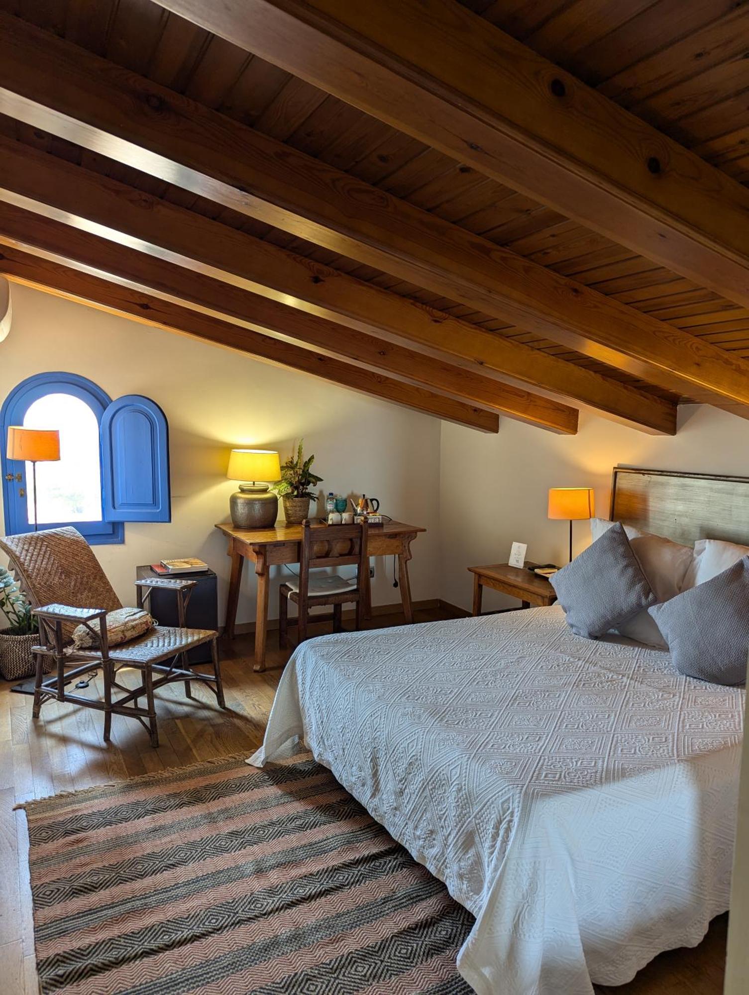 Hostal De La Placa - Hotel Boutique Кабрилс Екстериор снимка