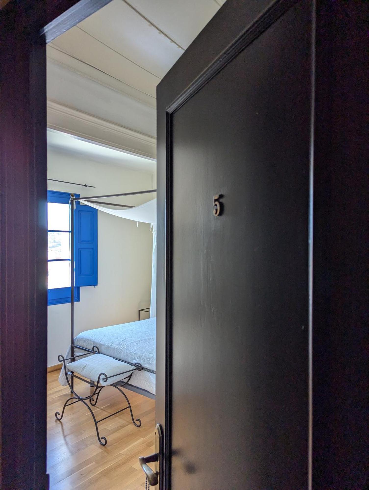 Hostal De La Placa - Hotel Boutique Кабрилс Екстериор снимка