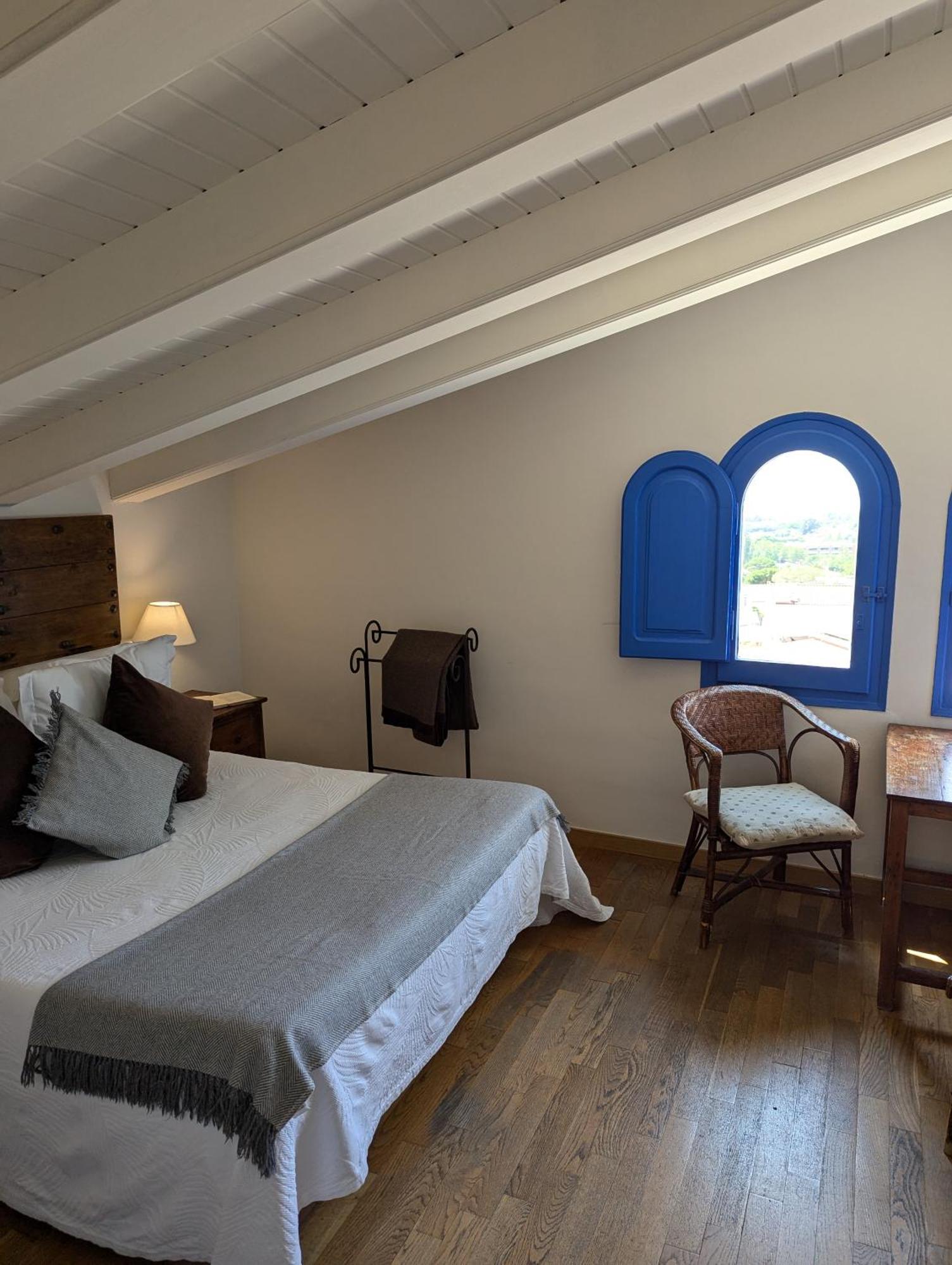 Hostal De La Placa - Hotel Boutique Кабрилс Екстериор снимка