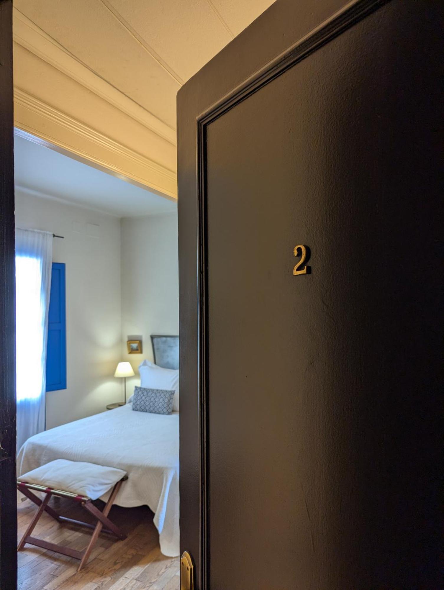 Hostal De La Placa - Hotel Boutique Кабрилс Екстериор снимка