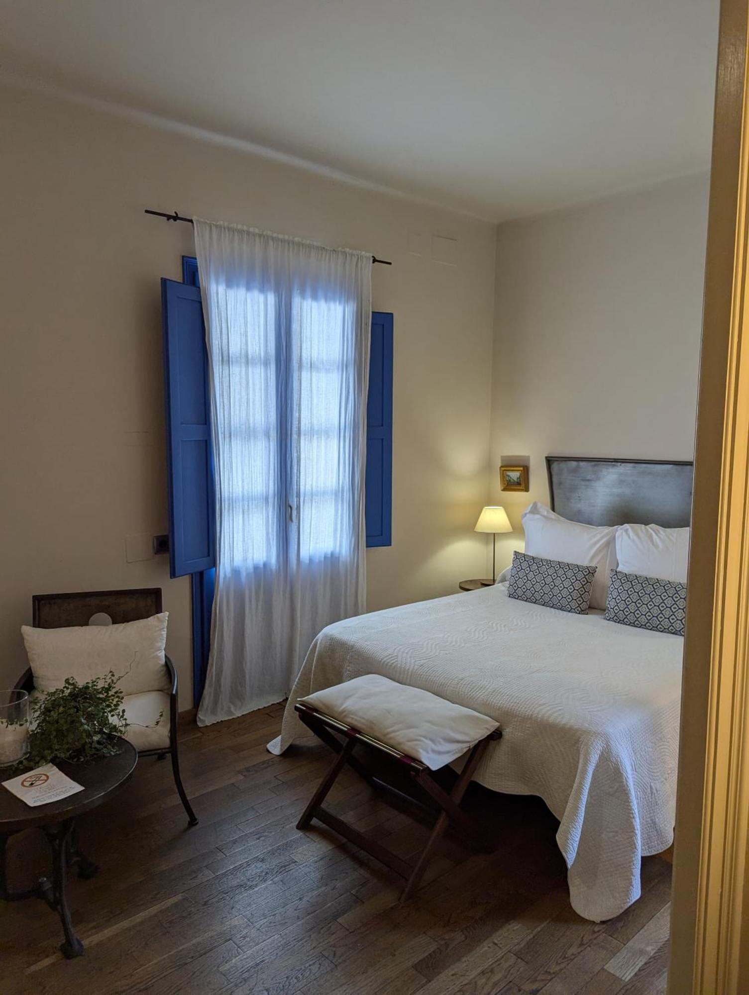 Hostal De La Placa - Hotel Boutique Кабрилс Екстериор снимка
