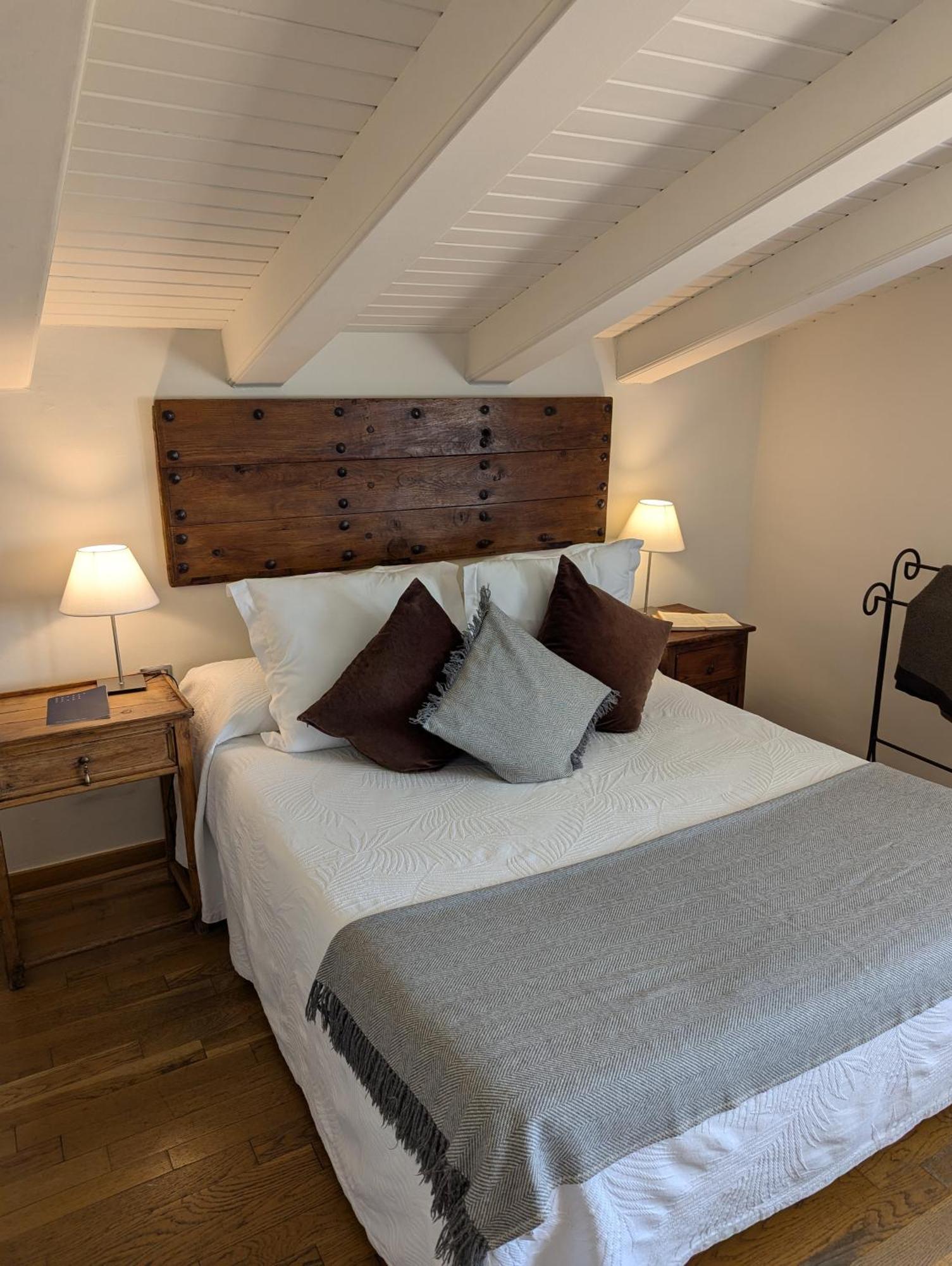 Hostal De La Placa - Hotel Boutique Кабрилс Екстериор снимка