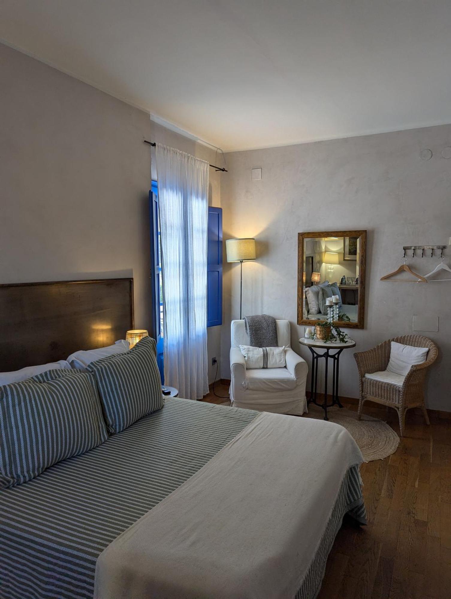 Hostal De La Placa - Hotel Boutique Кабрилс Екстериор снимка