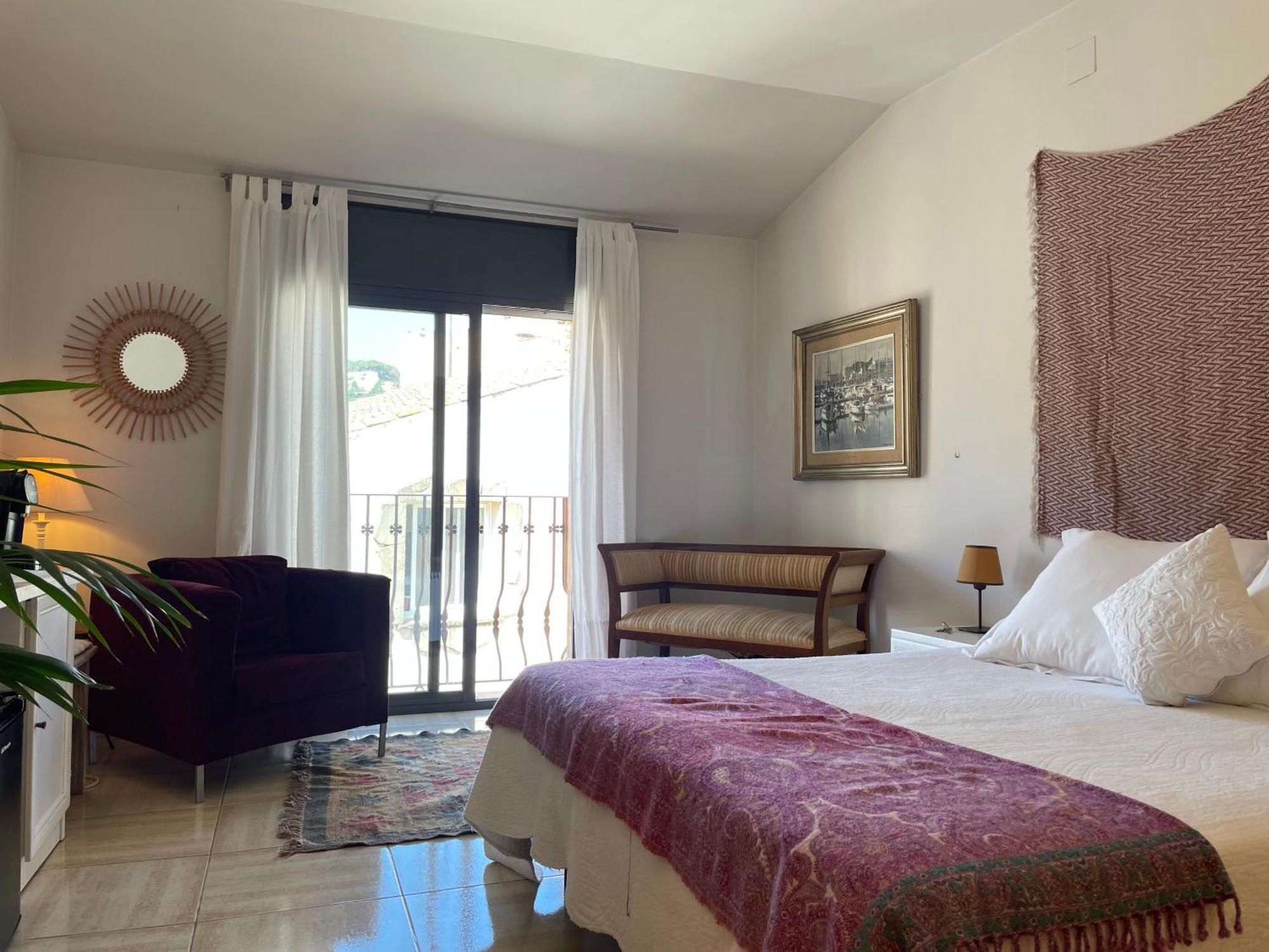 Hostal De La Placa - Hotel Boutique Кабрилс Екстериор снимка